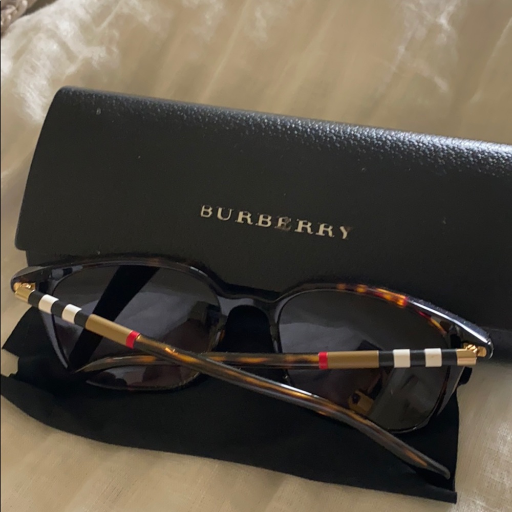 AUTHENTIC BURBERRY SUNGLASSES